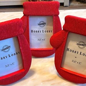 Hobby Lobby Set of 3 Red Mitten‎ Photo Frames Holidays Christmas Size 3.5” x 5”